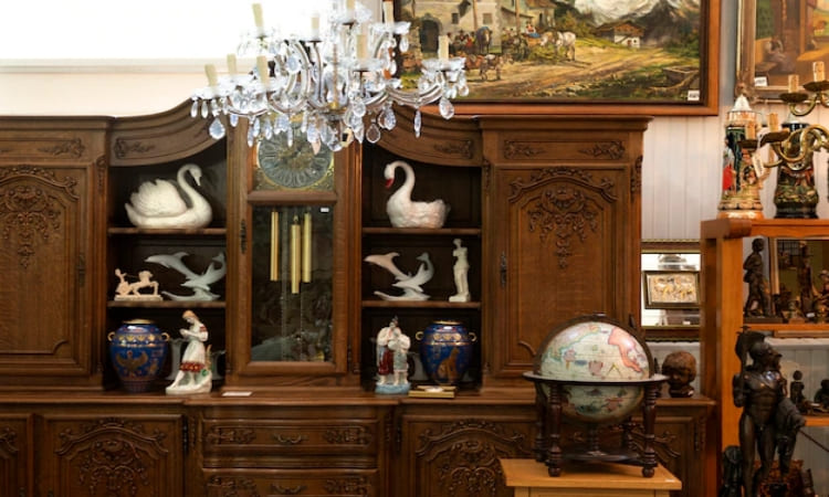 15 Best Vintage and Antique Stores Near Me for Hunt