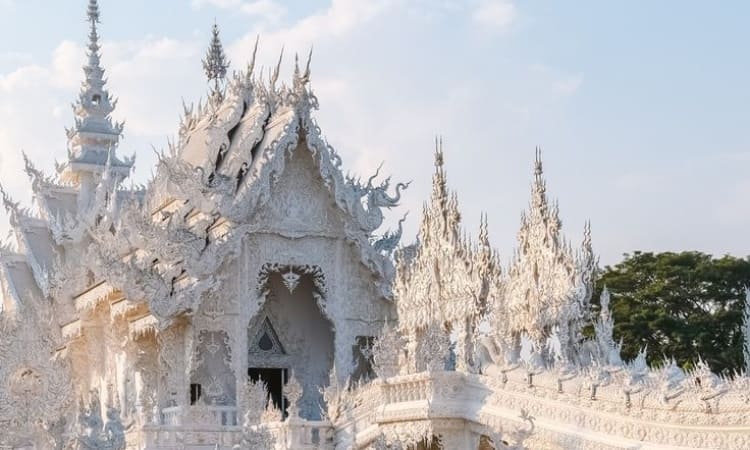 Visiting the White Temple of Chiang Rai in Thailand